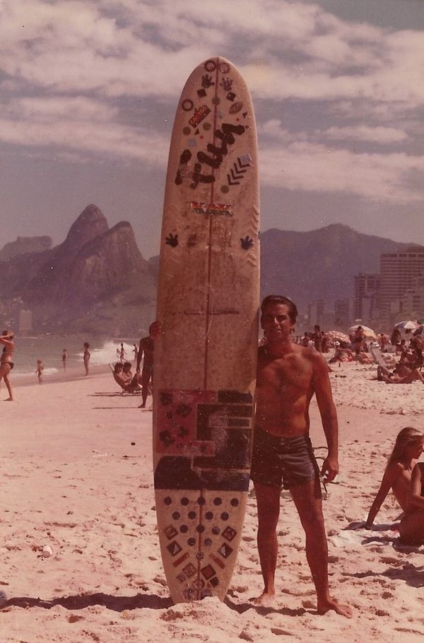Maraca e suas histórias, surfando nas estacas do Pier de Ipanema